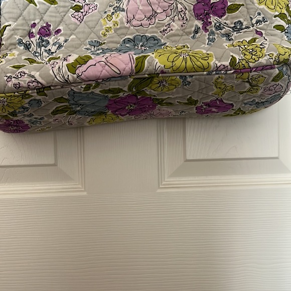 VERA BRADLEY | TOTE | WATER COLOR PATTERN - Picture 4 of 4